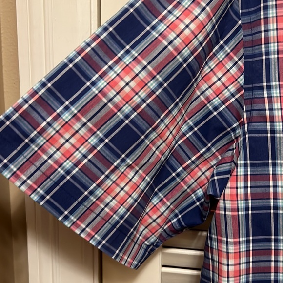 7. izod Short Sleeve Men’s Shirt in Plaid - Picture 4 of 9